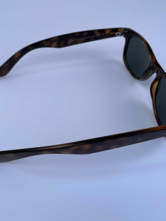 Ray-Ban New Wayfarer RB2132 902 Tortoise Sunglasses NWOT 52mm main image 4